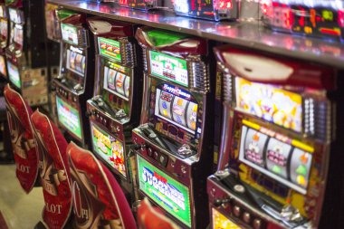 Jurassic Kingdom slot game interface showing reels and paytable on edm88